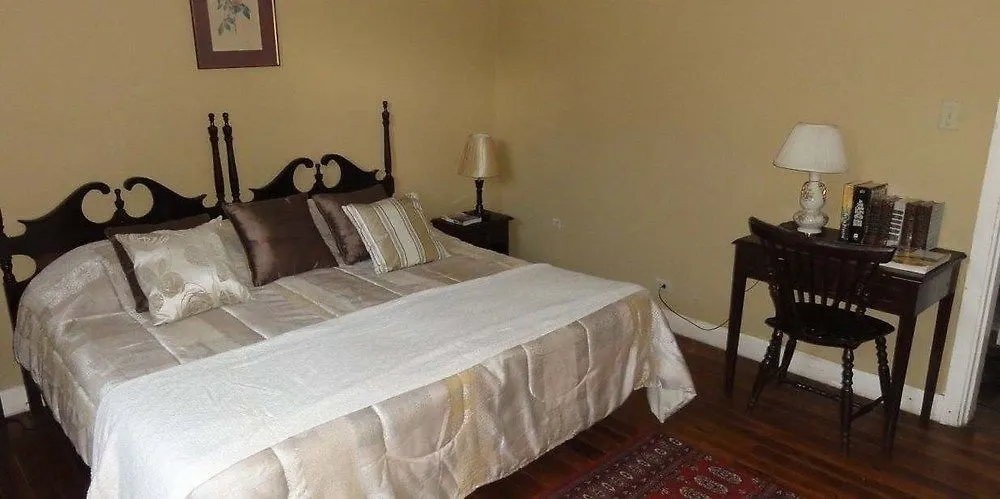June Plum Bed And Breakfast Mandeville Jamajka